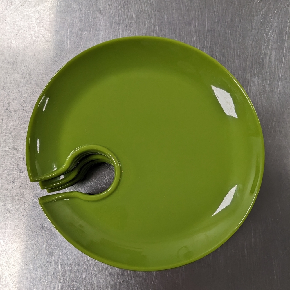 Roth and Allen Melamine party plates with stem wear holder. Set of 8
